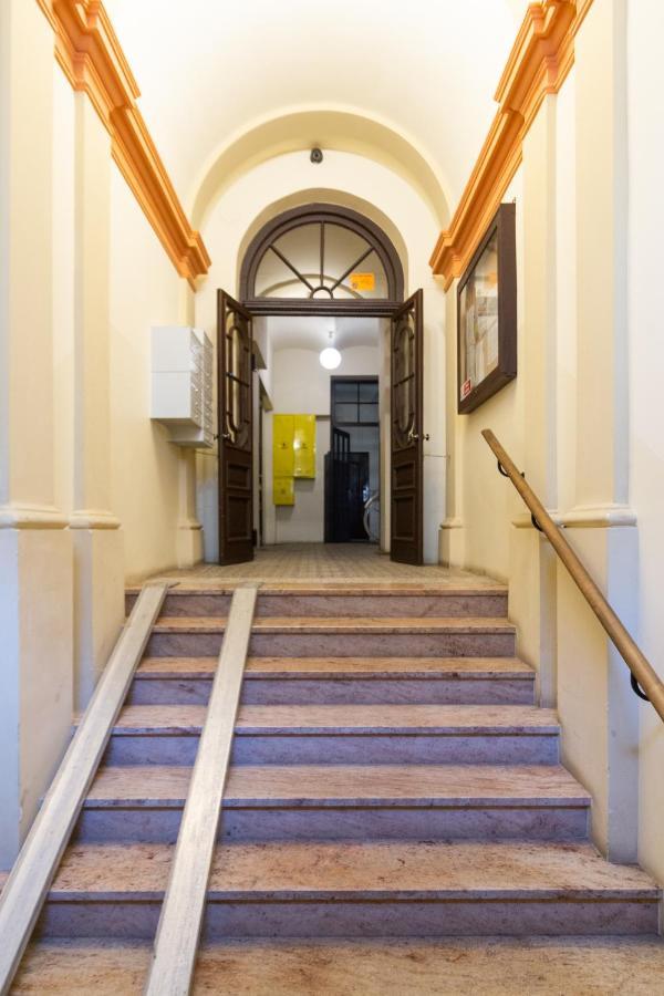 Lilly Apartment Main Train Station Old Town By The Castle Suites Krakov Exteriér fotografie